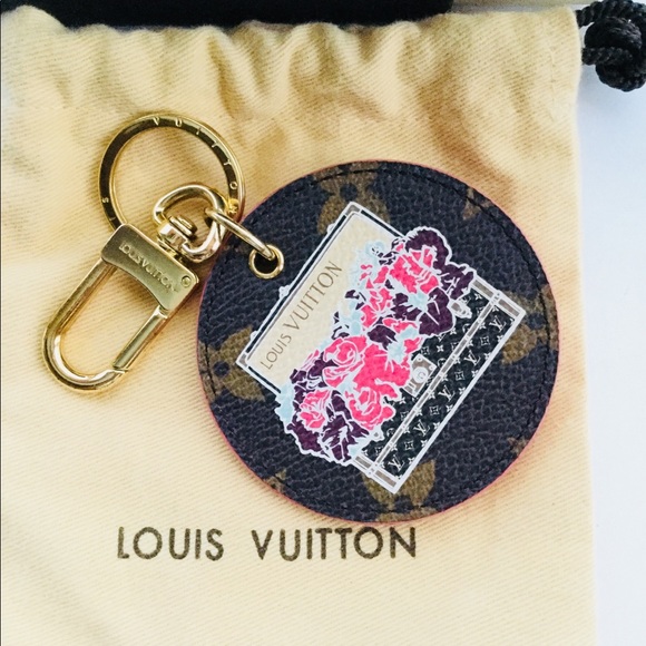 Authđź’•LOUIS VUITTON  Illustre Posies Key bad charm - Picture 2 of 8